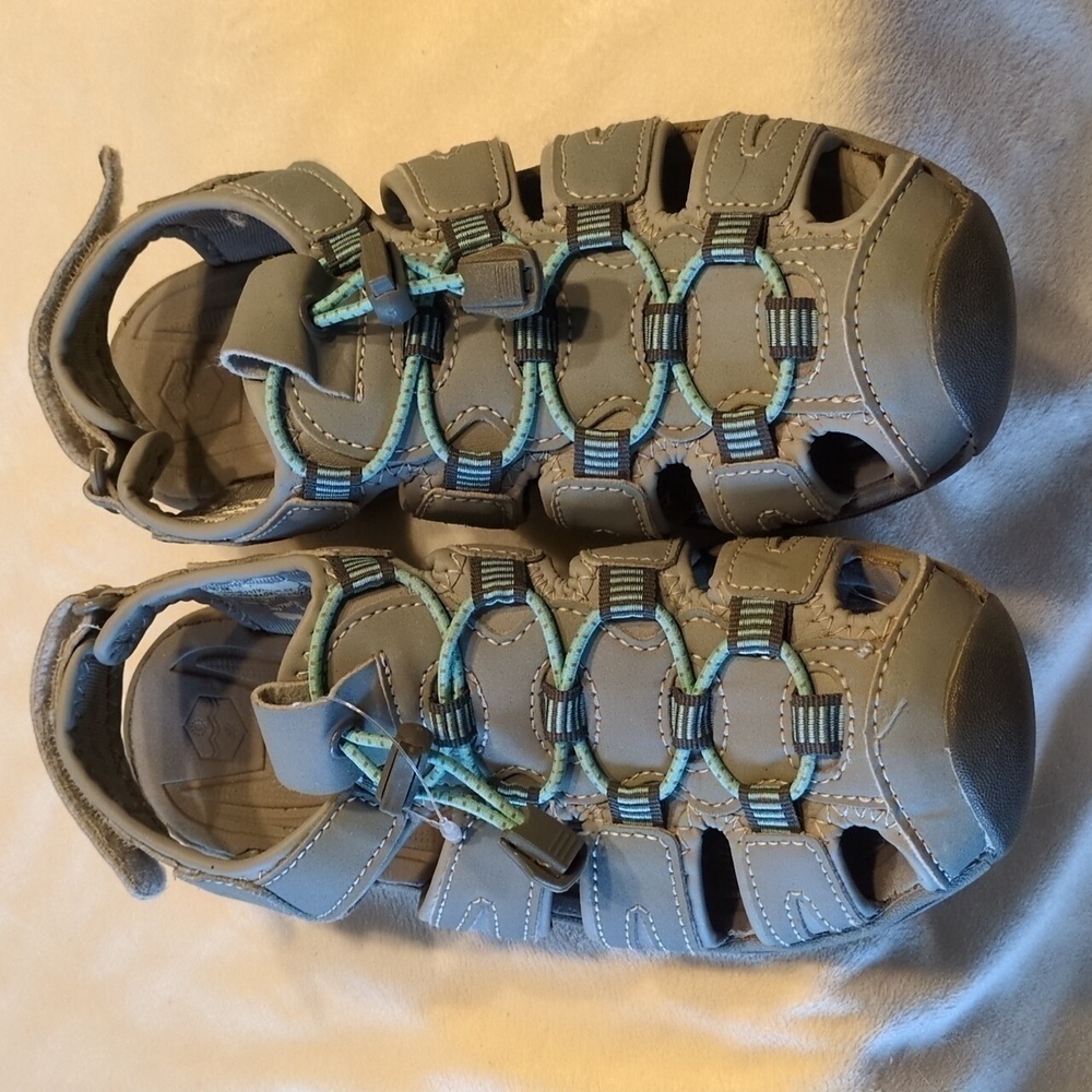 Step into Comfort and Durability with Khombu Ashley Active Sandals size 6